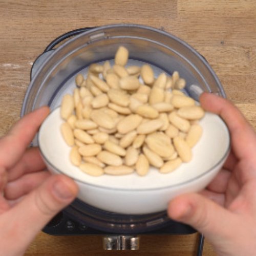 Preparazione Tortino fondente al limone con chantilly 01