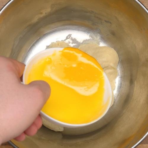 Preparazione Soufflé di colomba con salsa al limone 05