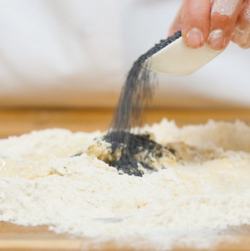 Preparazione Crackers con semi misti, robiola e verdure 02