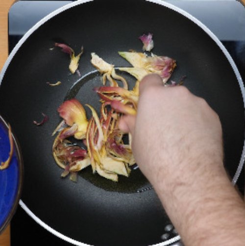 Preparazione Cavatelli allo zafferano con fave carciofi e piselli 06