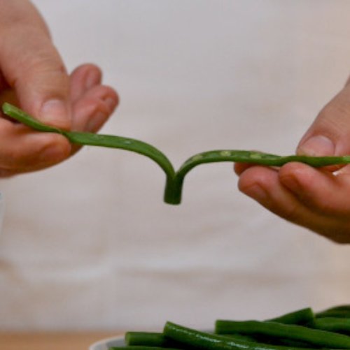 Preparazione Tonno scottato insalata di fagiolini e sesamo 06