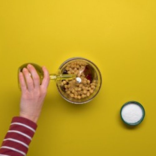 Preparazione Hummus rosa e pinzimonio 02