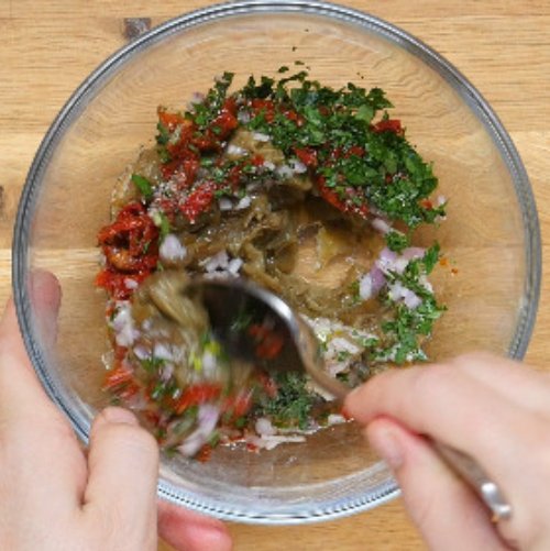 Preparazione Calamari arrosto e caviale di melanzane 06