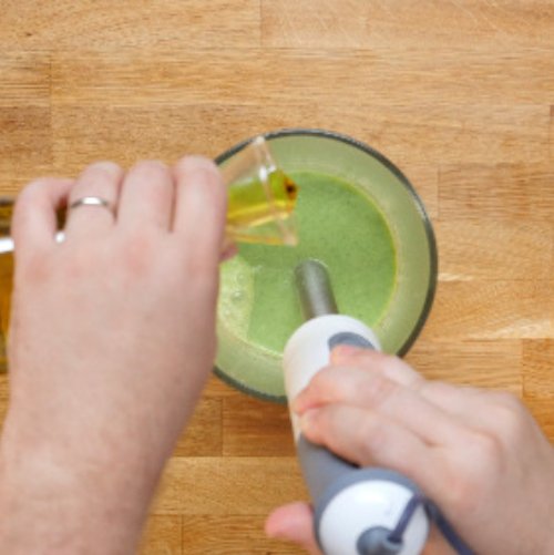 Preparazione Vellutata di zucchine, stracciatella e mazzancolle arrostite 04