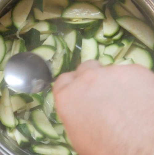 Preparazione Vellutata di zucchine, stracciatella e mazzancolle arrostite 03