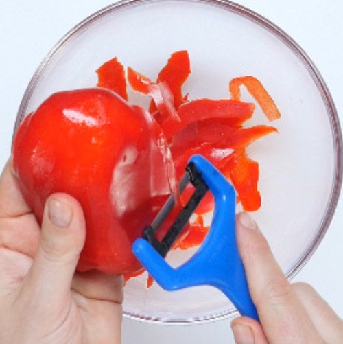 Preparazione Mezzemaniche con salsa ai peperoni acciughe e ricotta 02