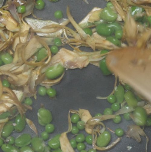 Preparazione Cavatelli allo zafferano con fave carciofi e piselli 08