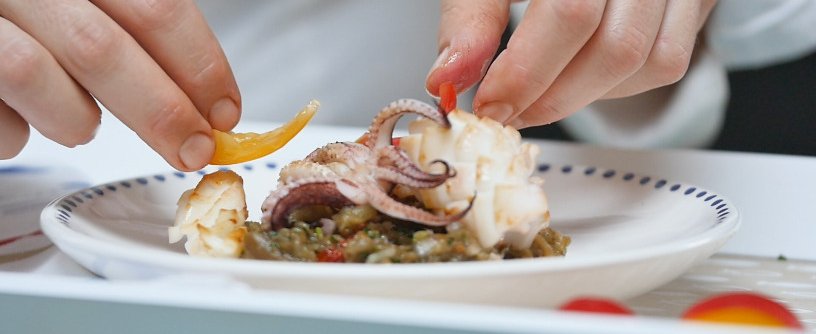 Preparazione Calamari arrosto e caviale di melanzane 09