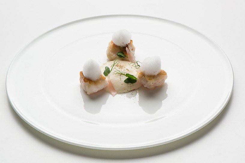 Scorfano scalogno agrodolce polvere di capperi e aria di Parmigiano