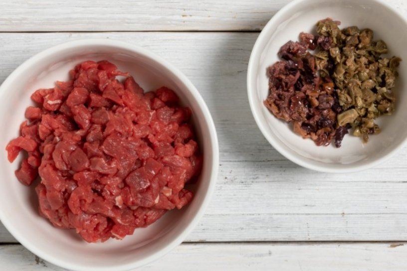Ciotoline con carne e olive e capperi