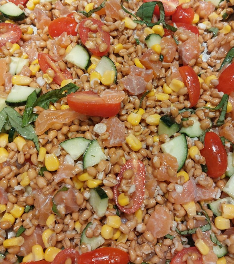 Insalata ai cereali con salmone