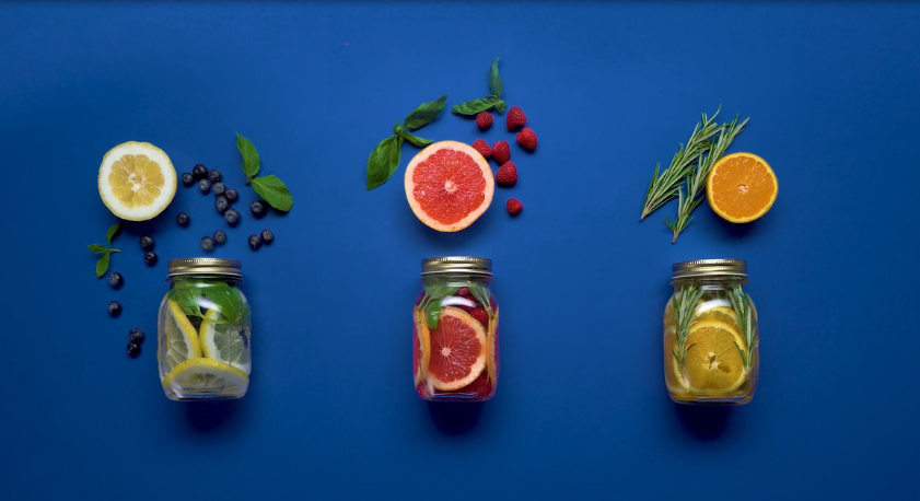 Barattoli di acqua aromatizzata