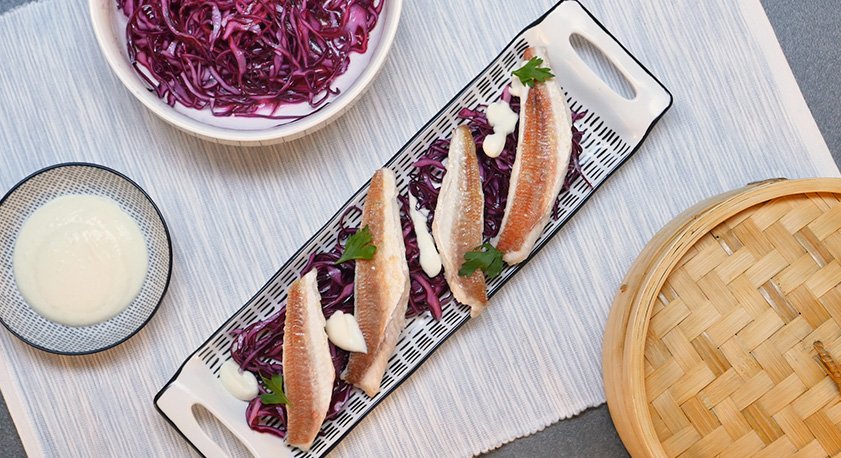 Gallinella al vapore, cavolo viola e panna acida