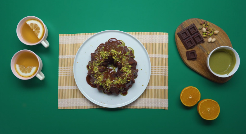 Torta al cacao con crema di pistacchio