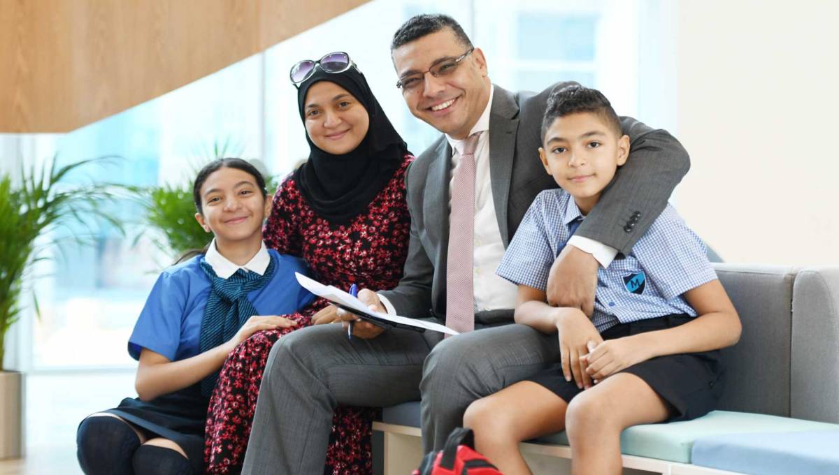 Family health insurance in the UAE, parents with children