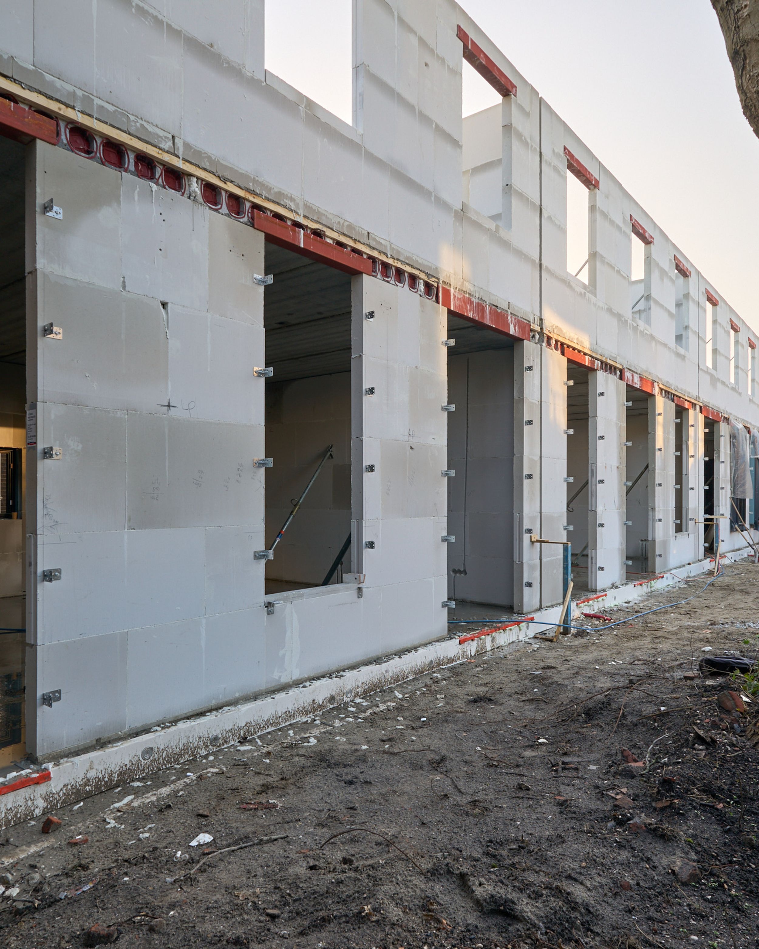 Begin 1e verdieping & buitenmuur