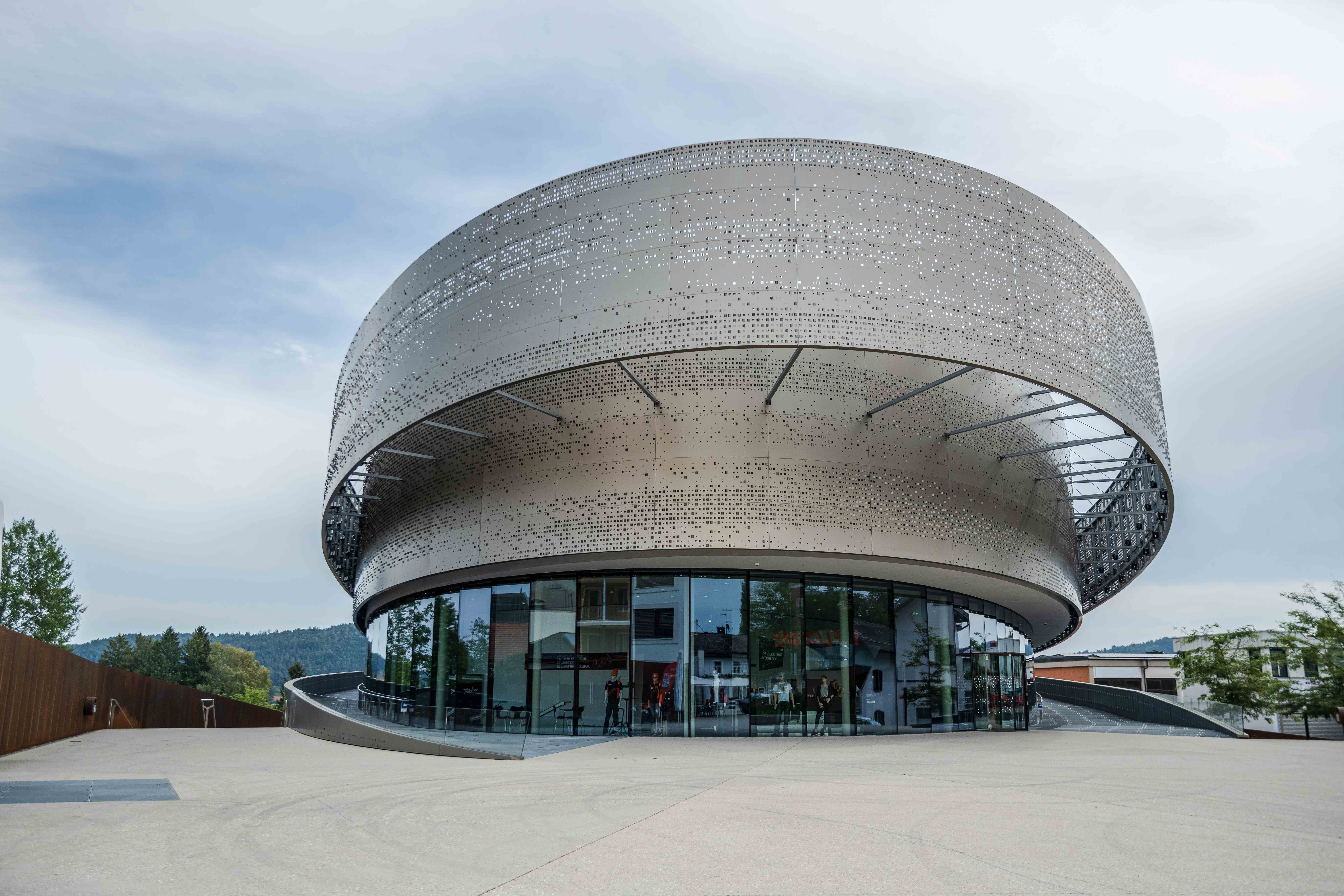 ARCHITEKTURFÜHRUNG IN DER KTM MOTOHALL