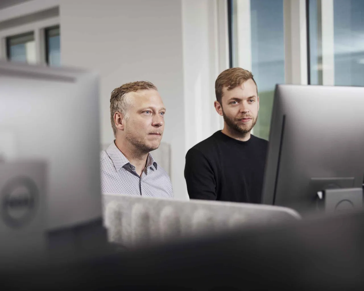 Ronni og Nick holder stående møde