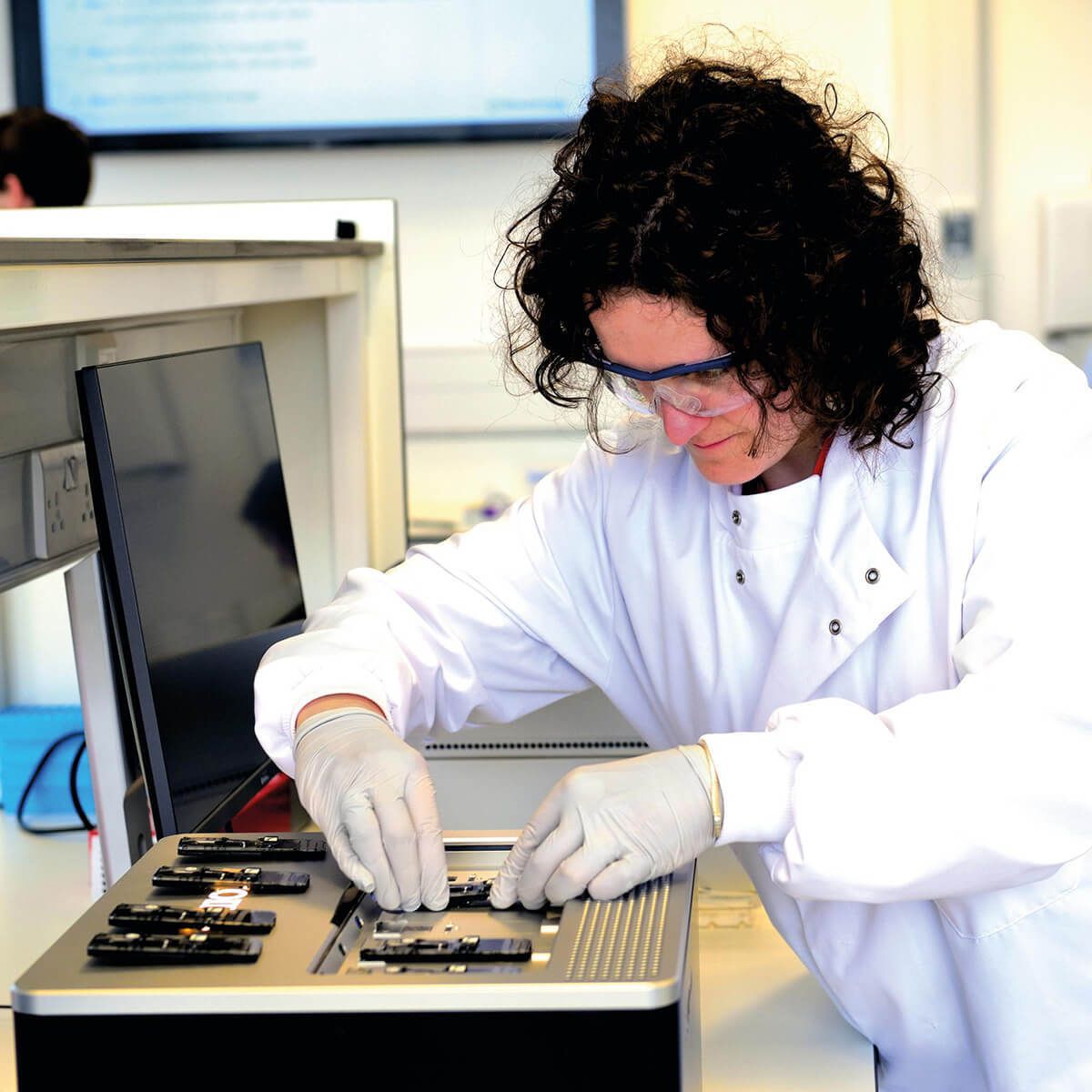 Medium-Resolution-jpg-Nanopore_Lab_GridION_X5_scientist-web