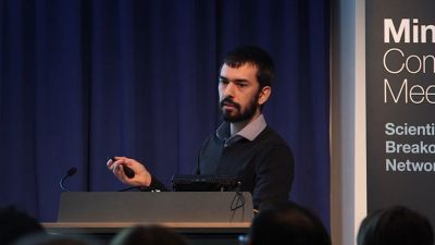 Leveraging MinHash for Rapid Identification of Nanopore Data on Mobile Hardware