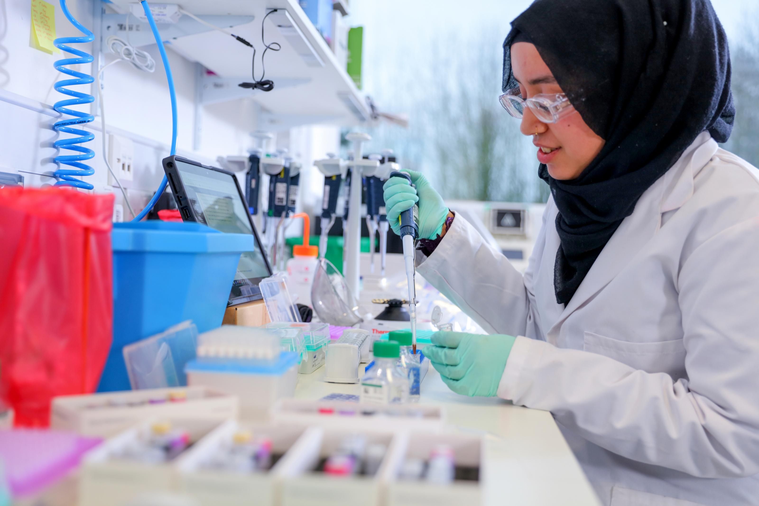 Medium Resolution jpg-Nanopore Lab_Scientist_12