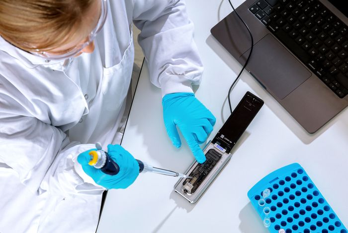 A practical demonstration of priming and loading a MinION flow cell