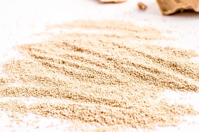 De novo yeast genome assemblies from MinION, PacBio and MiSeq platforms