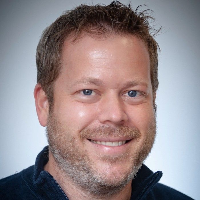 v2danny-miller-color