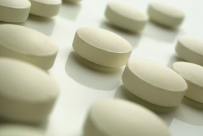 Streaming algorithms for identification of pathogens and antibiotic resistance potential from real-time MinION sequencing