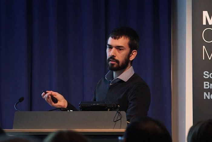 Leveraging MinHash for Rapid Identification of Nanopore Data on Mobile Hardware