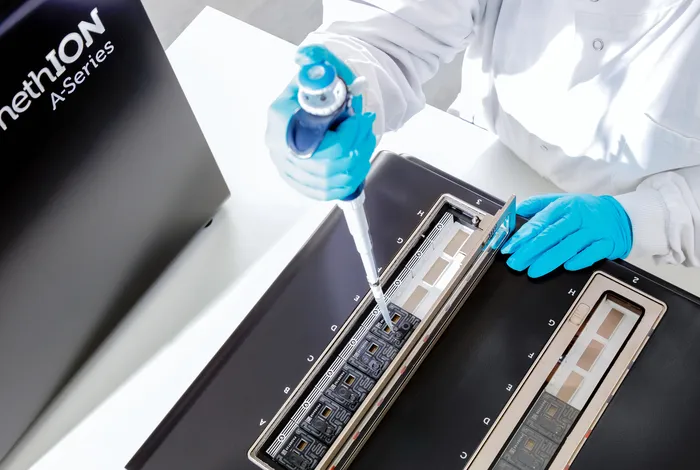 A practical demonstration of priming and loading a PromethION flow cell