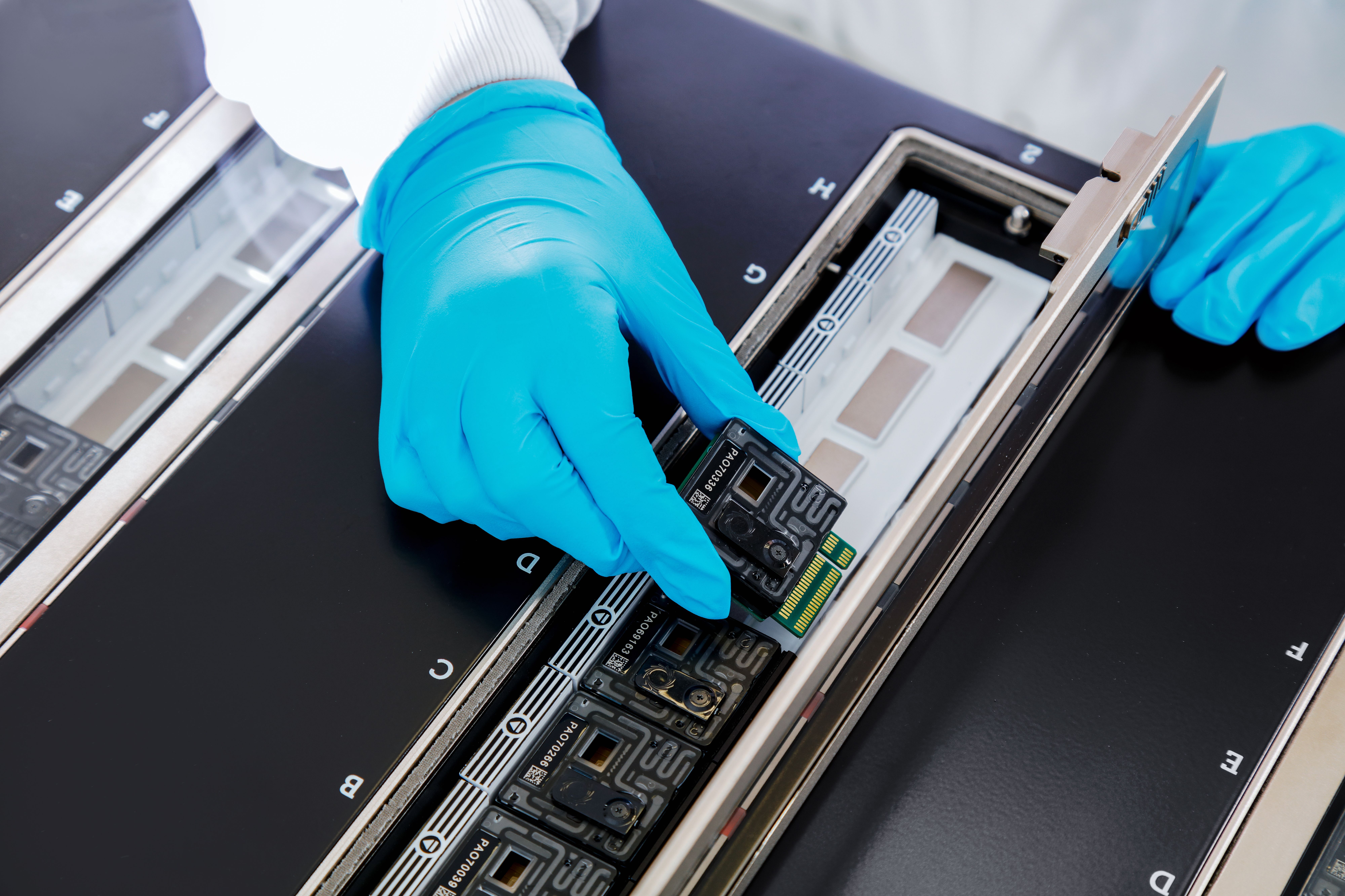 PL006c PromethION FC being inserted in a PromethION 24 - Option 2