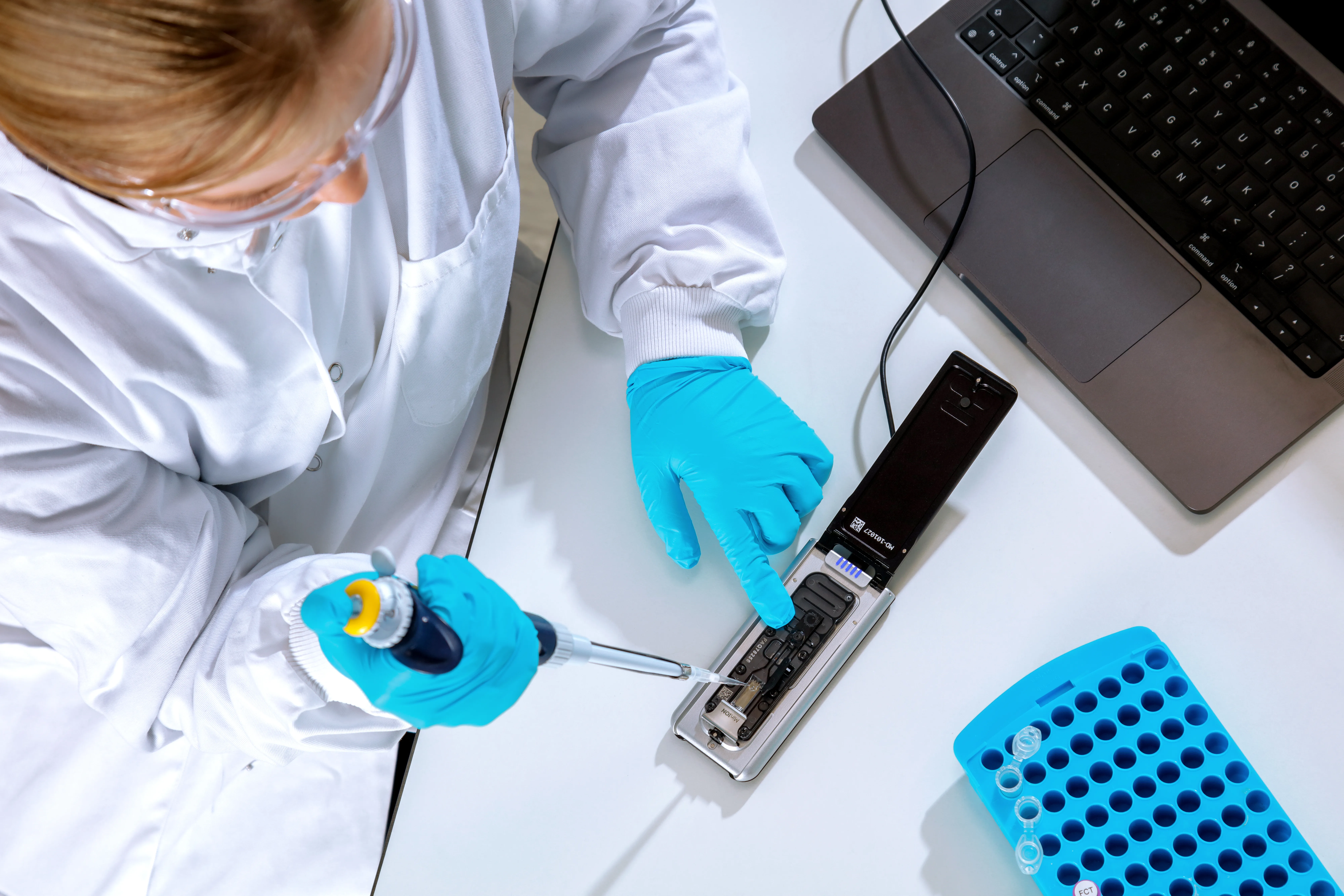 ML002f Mk1D attached to a laptop on a lab workbench - open, pipetting above - Option 3