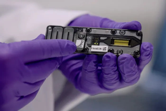 A single chromosome assembly of Bacteroides fragilis strain BE1 from Illumina and MinION nanopore sequencing data
