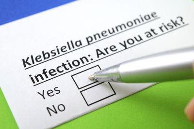 Antimicrobial resistant Klebsiella pneumoniae carriage and infection in specialized geriatric care wards linked to acquisition in the referring hospital