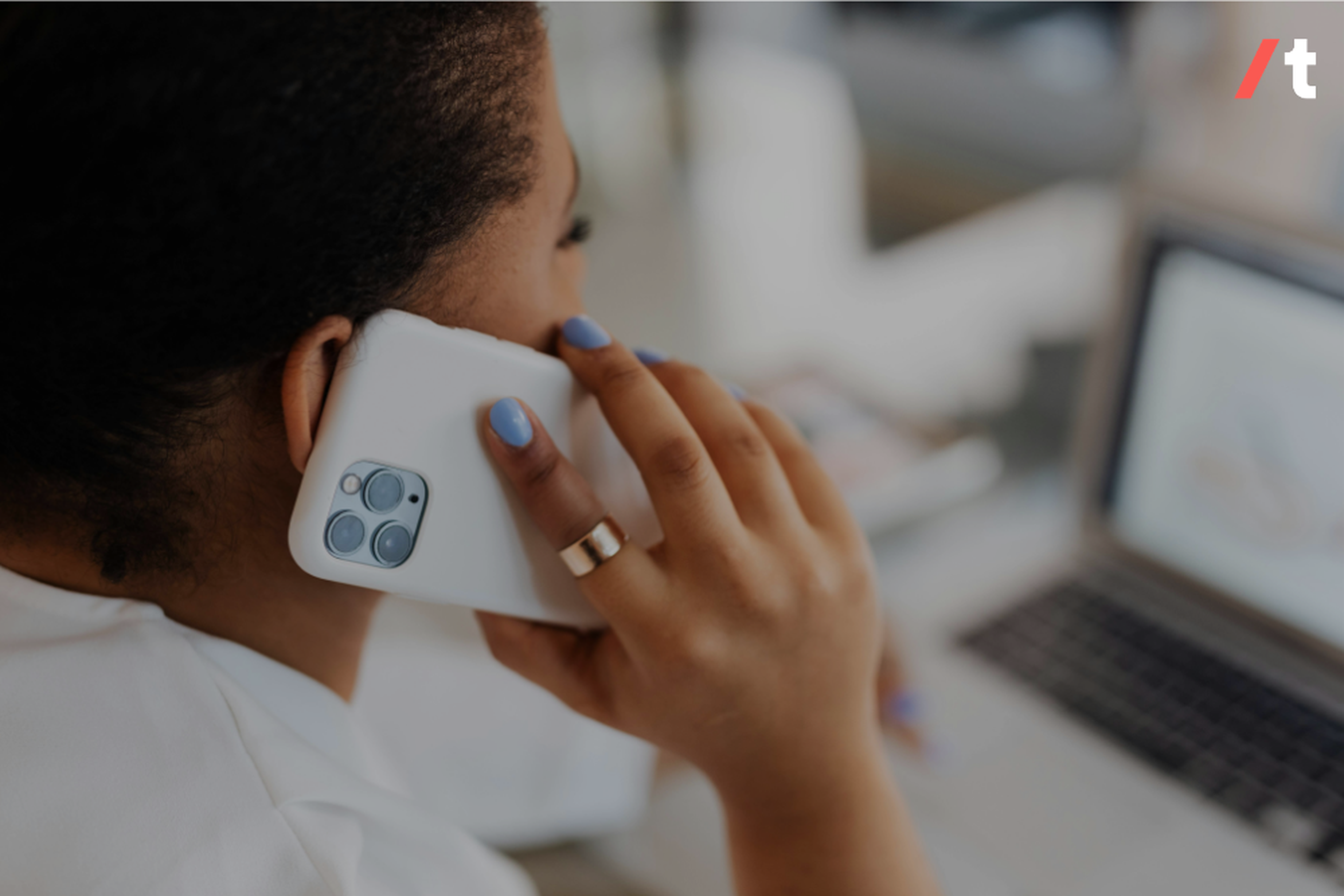 Contact person in a job advert: When is it worth asking a question?