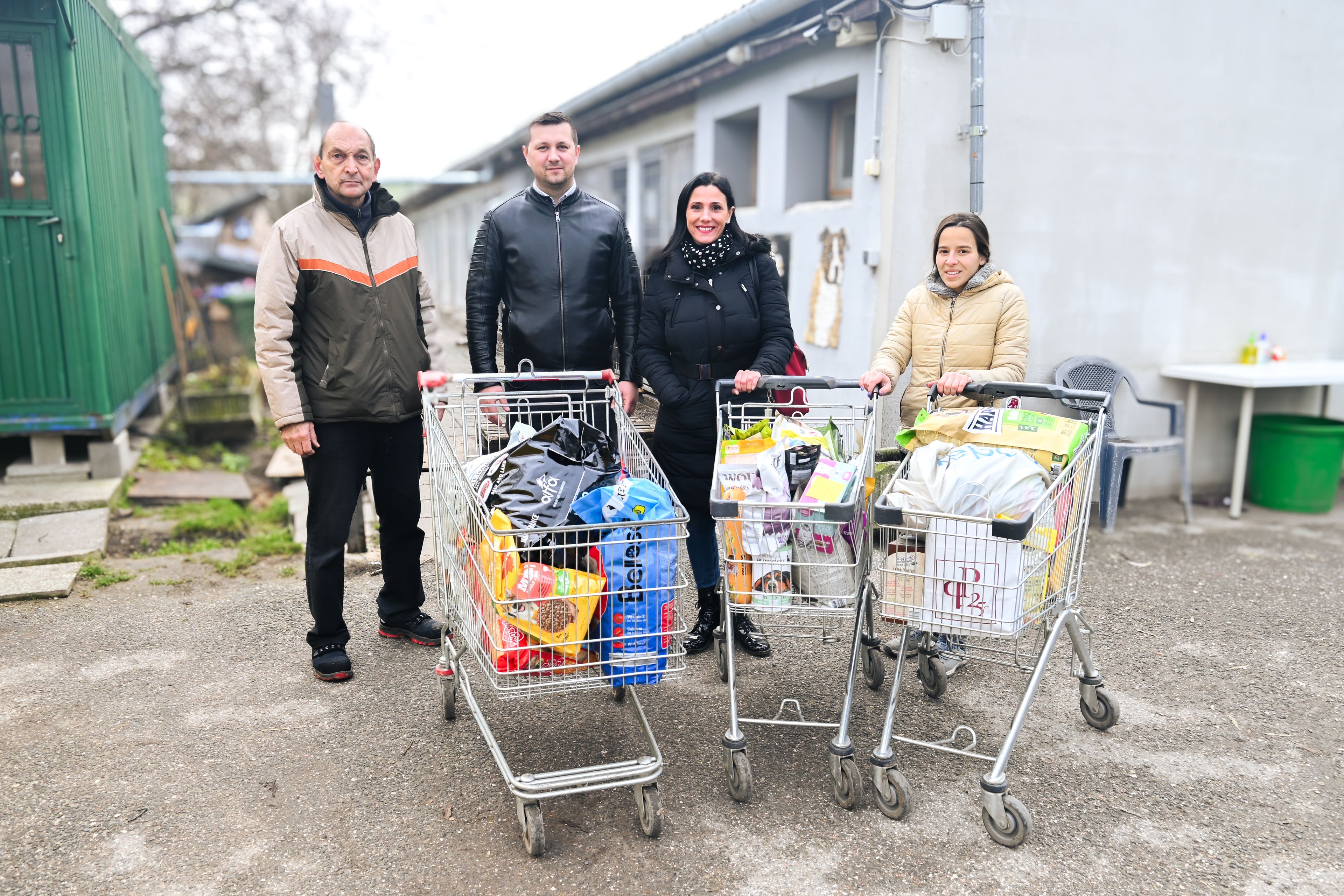 Trenkwalder a Győri Állatmenhelynél: Minden falat számít! 🐾❤️