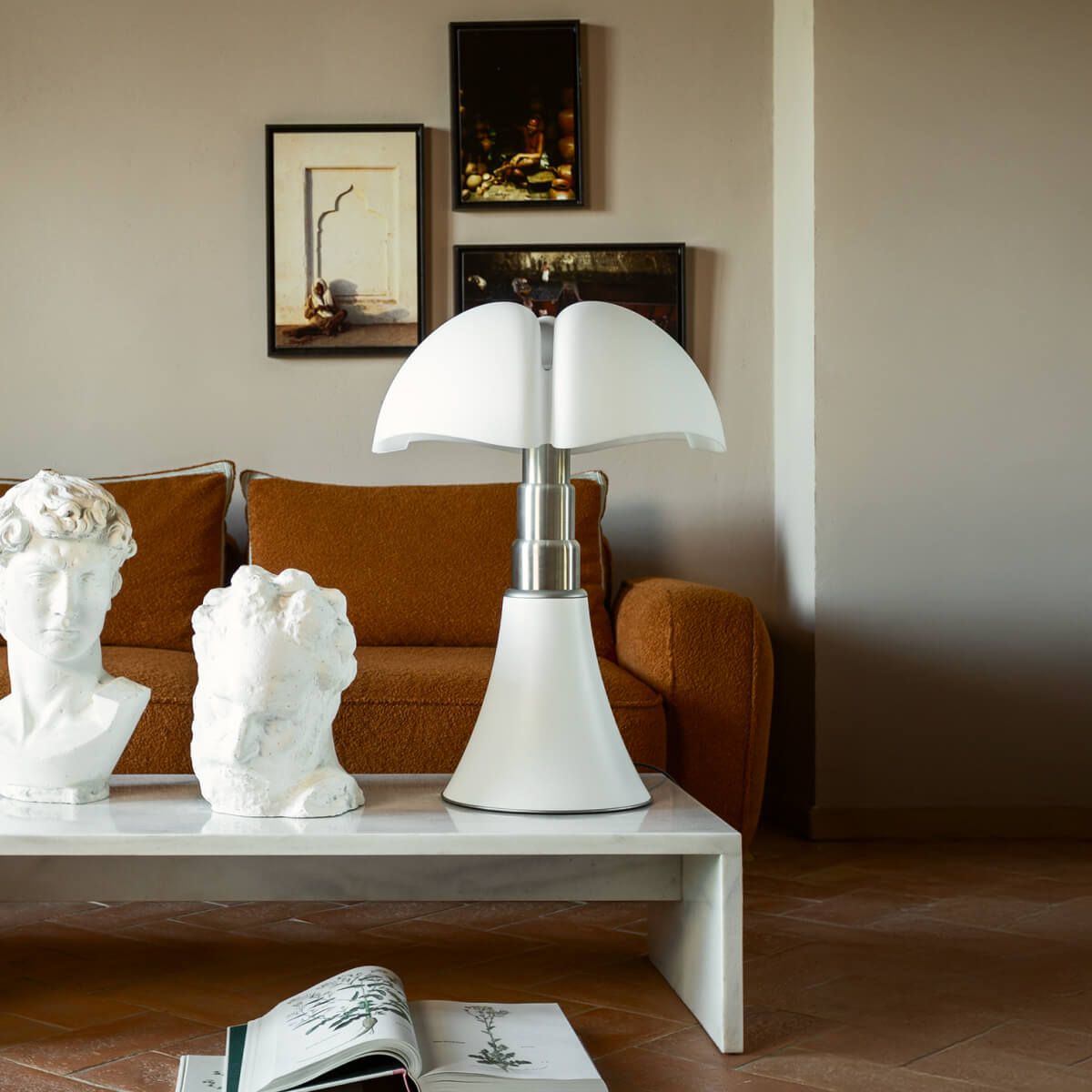 Ein Licht unter dem Weihnachtsbaum