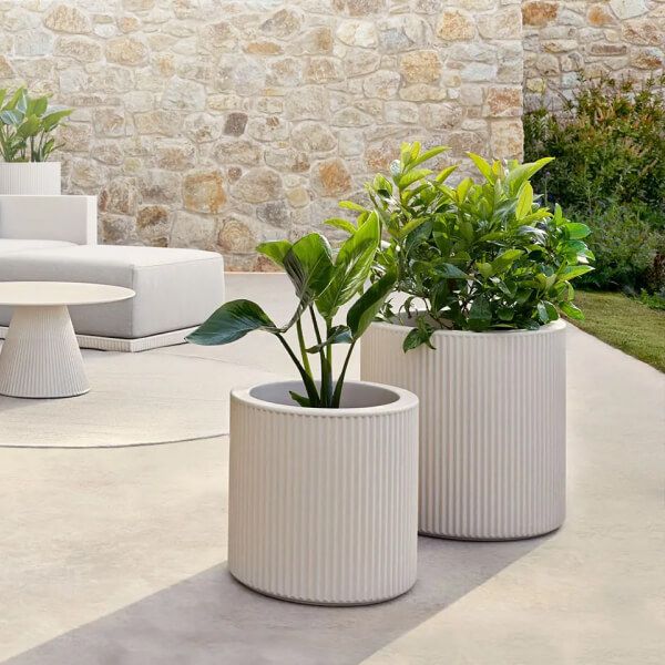 Vasen und Pflägefäße