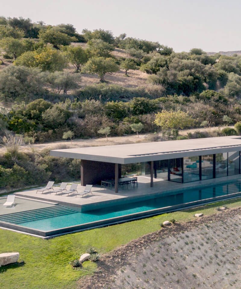 A contemporary villa on the hills of Noto