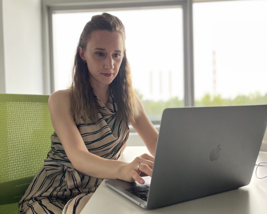 Sanela Radivojevic working on her laptop