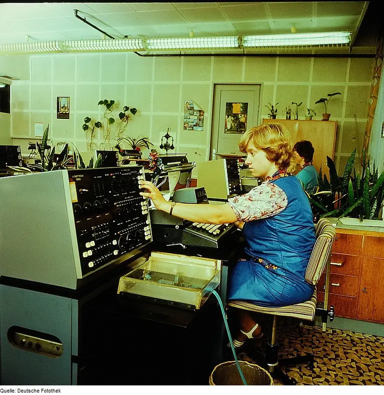 groovy_graphic_design_trends_from_the_1970s_image_3.jpg