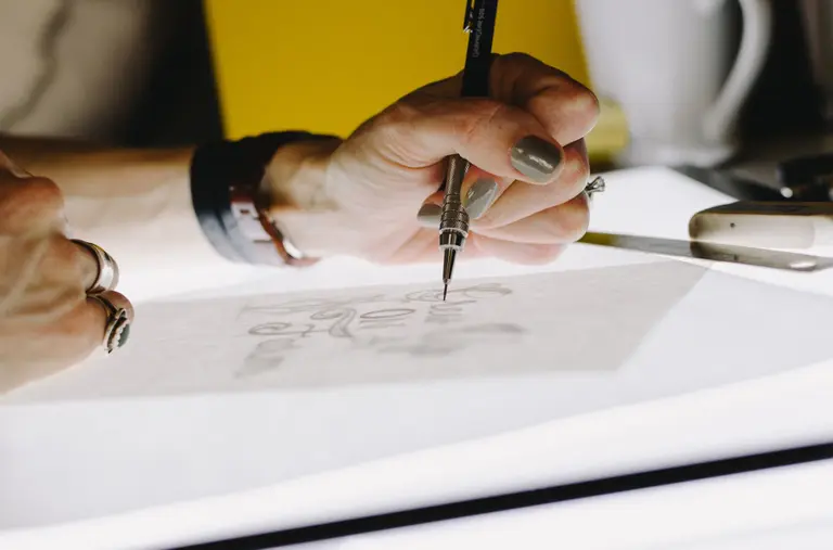 Illustrator drawing on lightbox