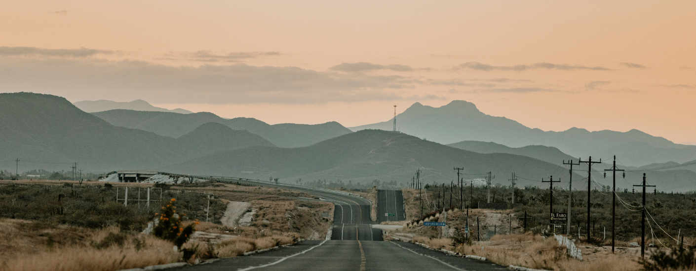 Prachtige weg met mooie lucht