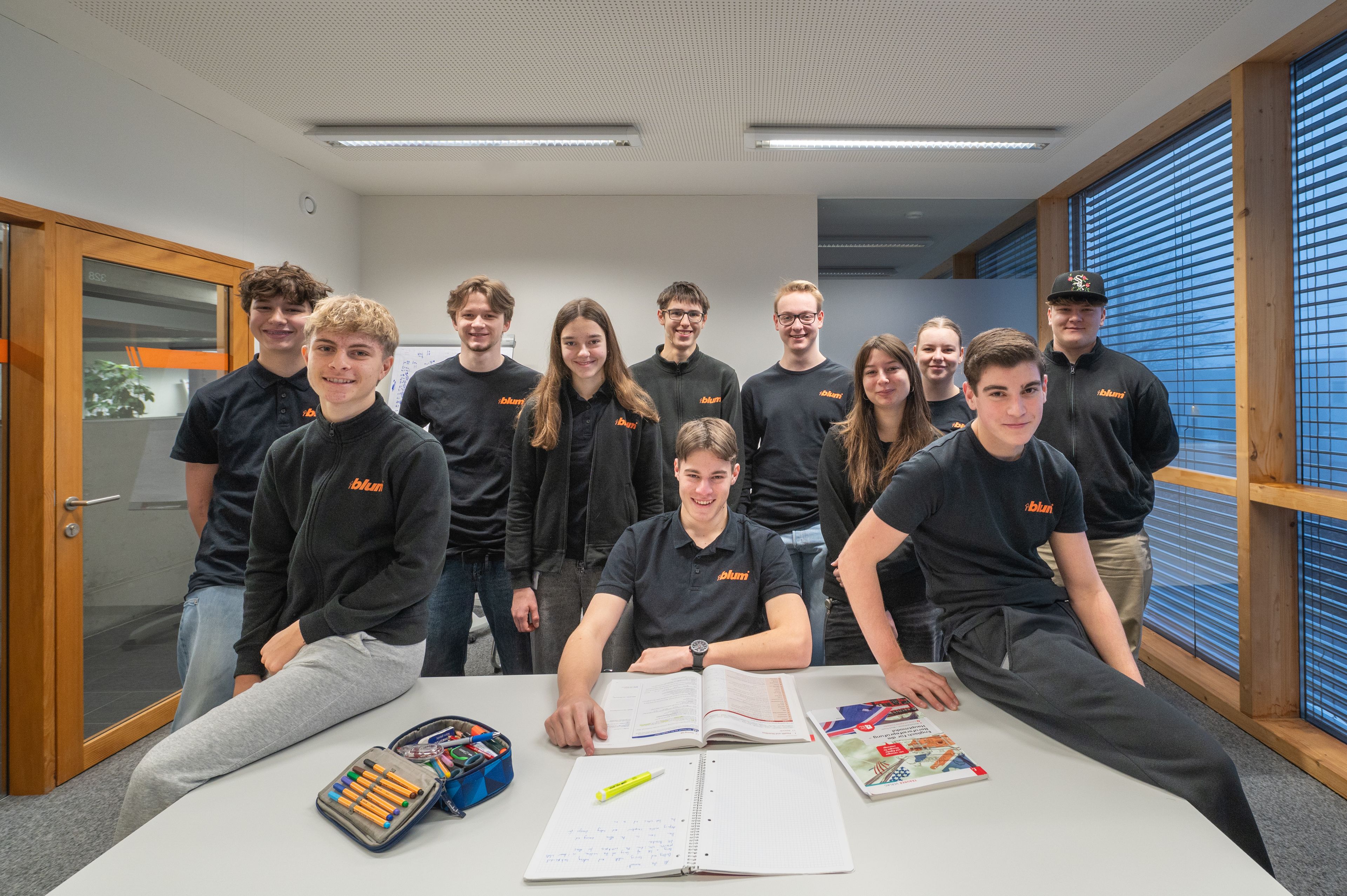 Erfolgreicher Meilenstein bei Blum: Alle 11 Teilnehmenden der ersten Blum-Klasse haben die Englisch-Matura bestanden. Ein Rückblick auf das Schuljahr 2025/26.