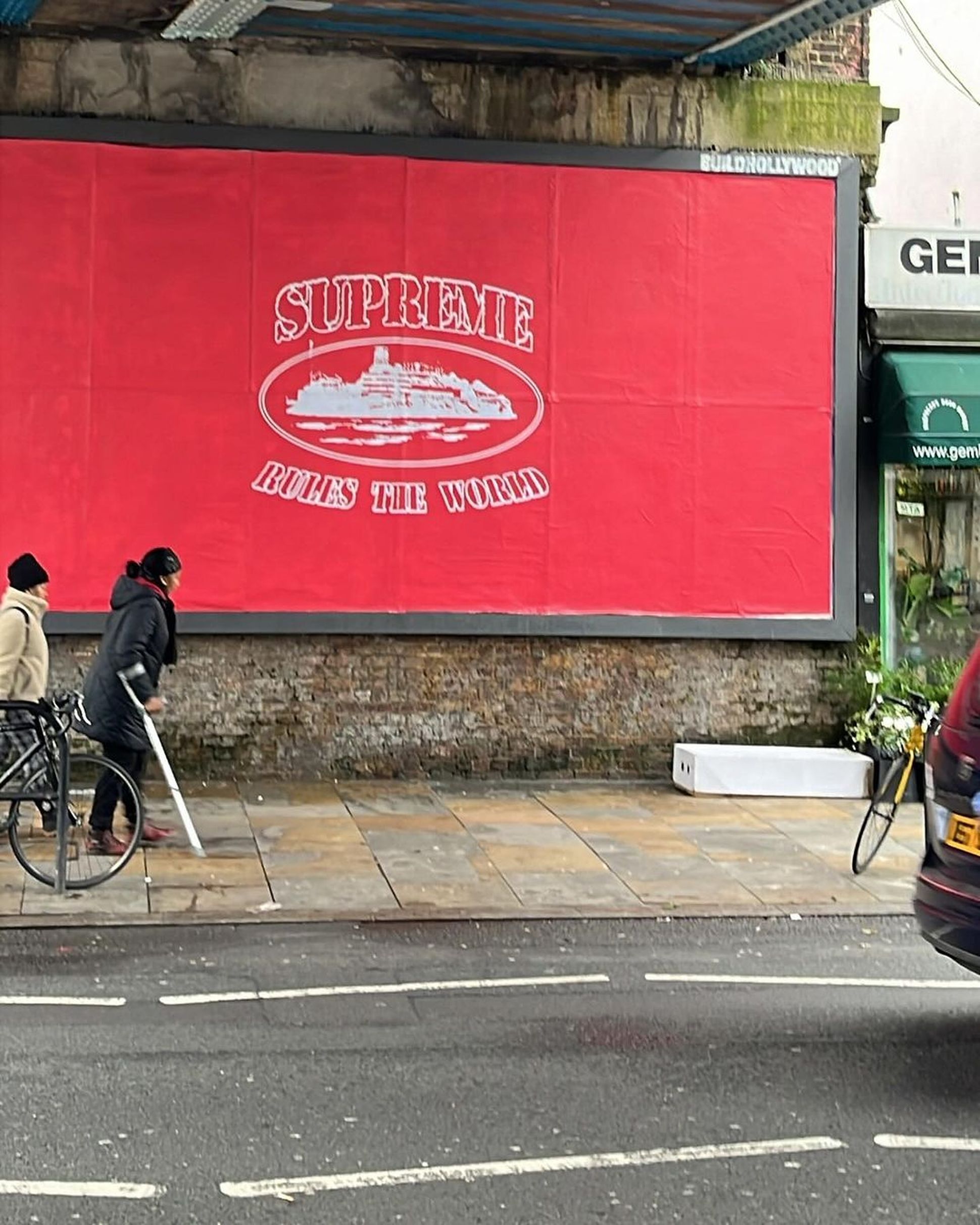 affiche supreme rules the world corteiz