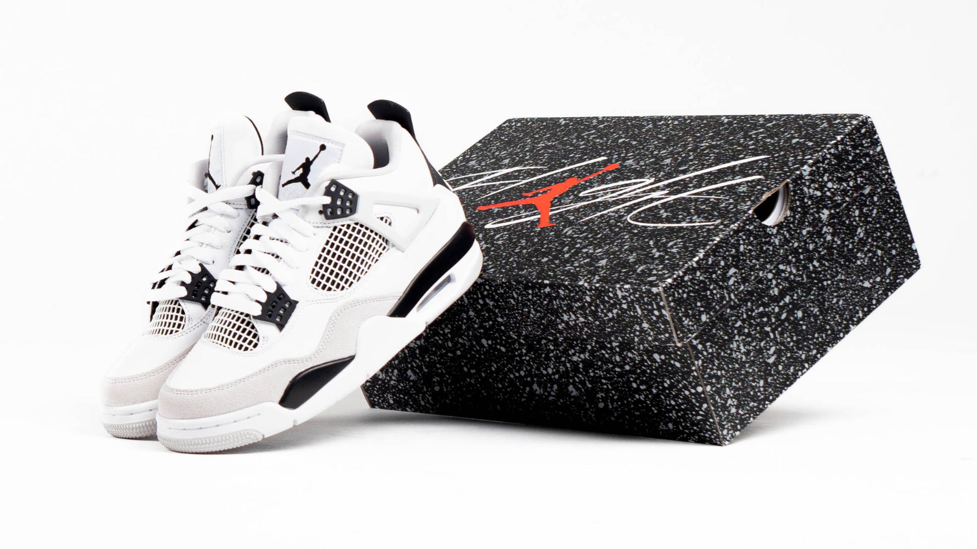 wethenew-air-jordan-4-military-black-red-thunder-selection