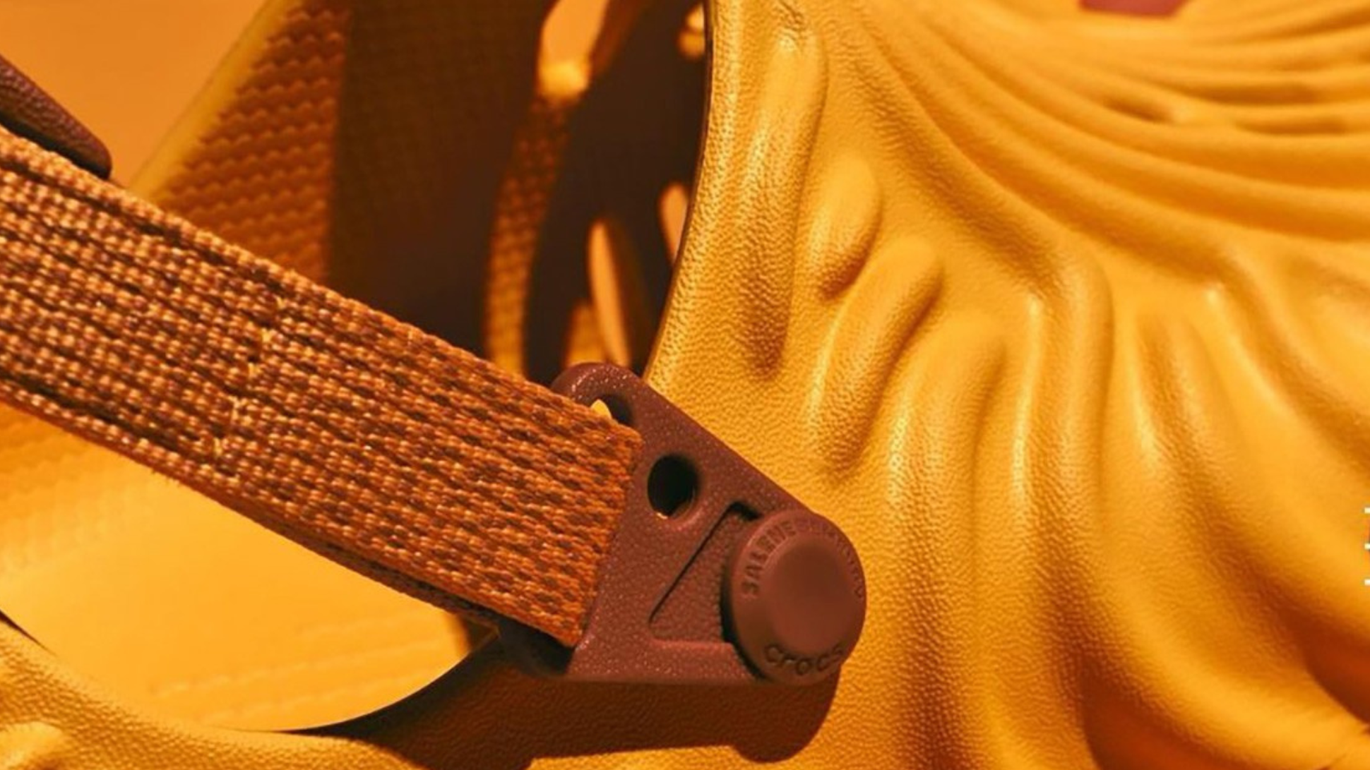 wethenew-crocs-pollex-clog