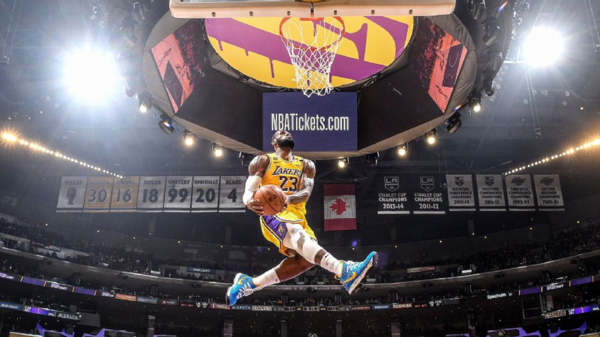 lebron-james-nba-cleveland-cavaliers-miami-heat-los-angeles-lakers-michael-jordan-nike