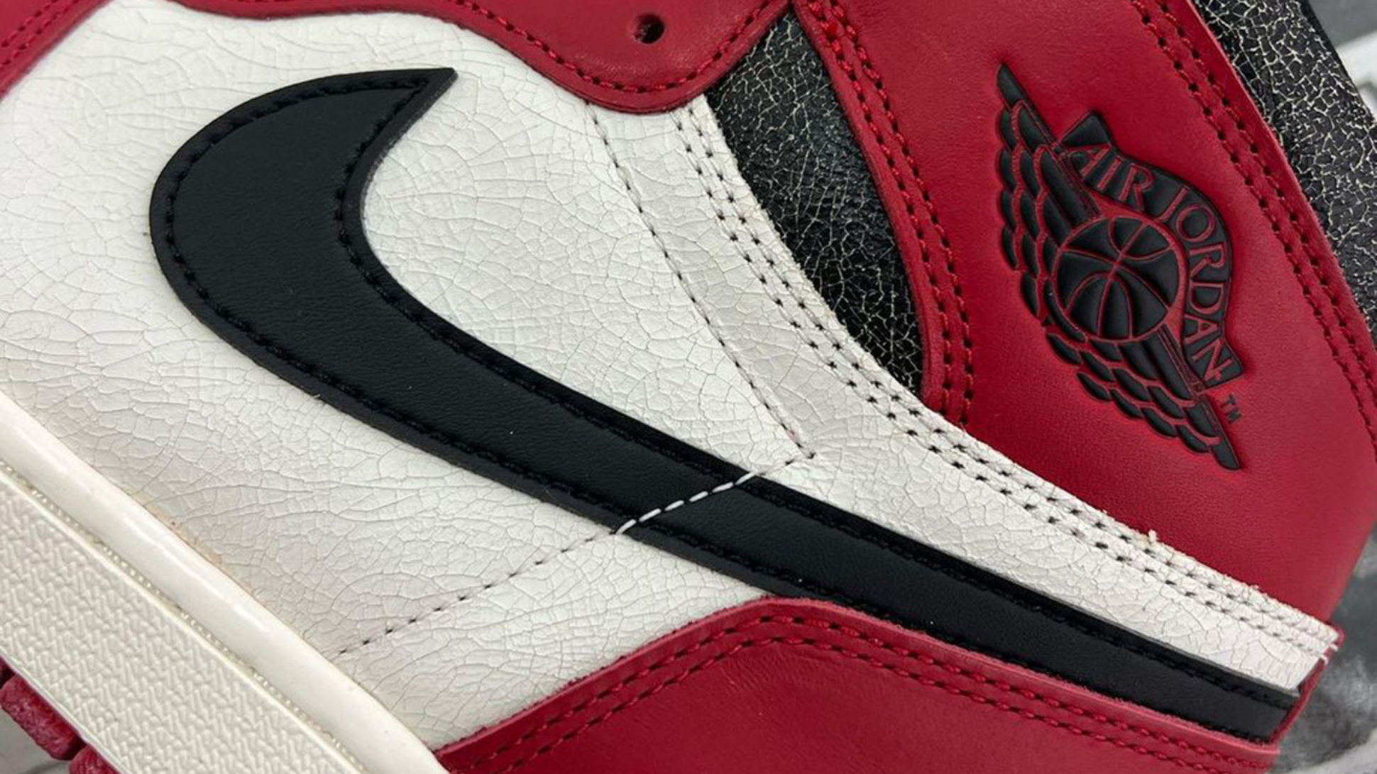 air-jordan-1-lost-&-found-sneakers